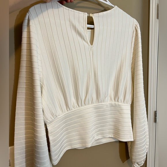 H&M Textured Top - Picture 5 of 6